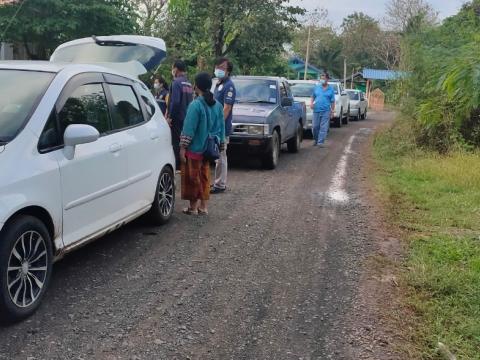 มอบเครื่องอุปโภคบริโภคให้กับผู้ที่ได้รับผลกระทบโควิด-19