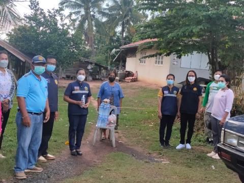 มอบเครื่องอุปโภคบริโภคให้กับผู้ที่ได้รับผลกระทบโควิด-19