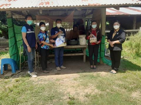 มอบถุงยังชีพให้ผู้ยากไร้