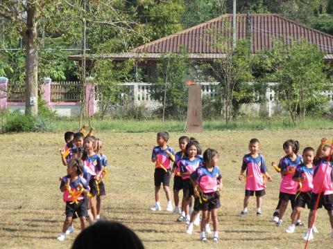 ร่วมงานกีฬาภายใน(กีฬาสี) ประจำปี 2560 ณ โรงเรียนบ้านหนองงิ้วฯ