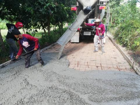 ลงพื้นที่ติดตามโครงการก่อสร้างถนนคอนกรีตเสริมเหล็ก (หมู่11)