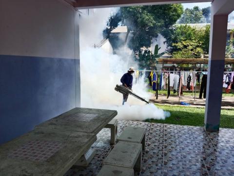 ออกฉีดพ่นหมอกควัน (ร.ร.ราชประชานุเคราะห์ 51)