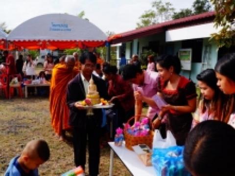 ทำบุญตักบาตรข้าวสาร-อาหารแห้ง เนื่องในวันขึ้นปีใหม่ 2561