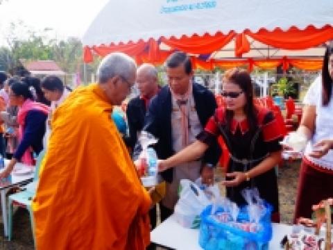 ทำบุญตักบาตรข้าวสาร-อาหารแห้ง เนื่องในวันขึ้นปีใหม่ 2561