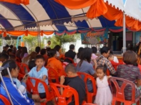 ทำบุญตักบาตรข้าวสาร-อาหารแห้ง เนื่องในวันขึ้นปีใหม่ 2561