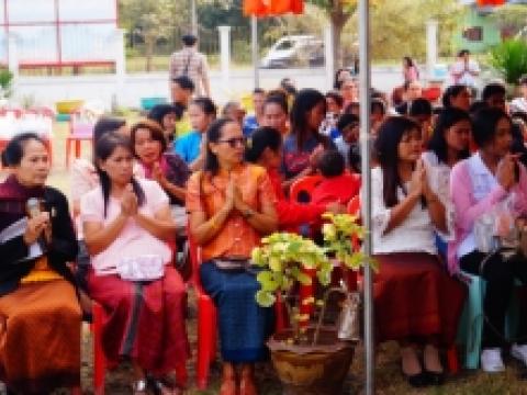 ทำบุญตักบาตรข้าวสาร-อาหารแห้ง เนื่องในวันขึ้นปีใหม่ 2561