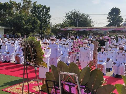 ร่วมพิธีวางพวงมาลา