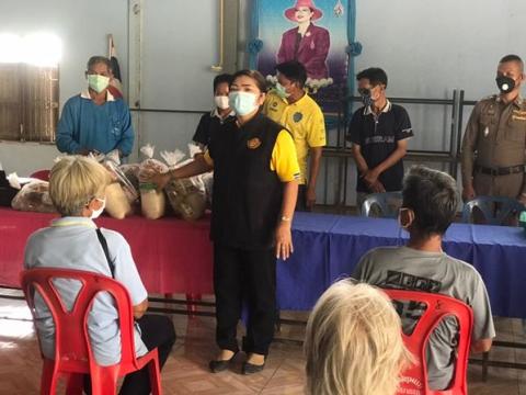 เยียวยาเบื้องต้นผู้ประสบภัยโควิด ทั้ง 14 หมู่บ้าน