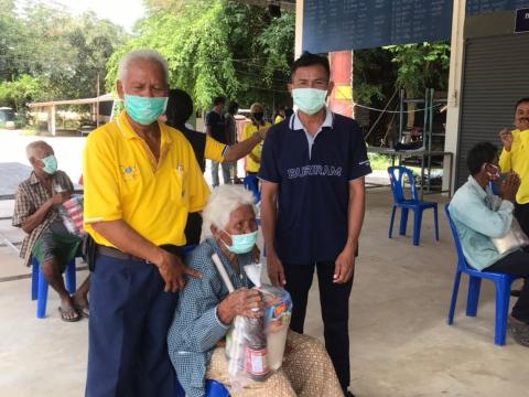 เยียวยาเบื้องต้นผู้ประสบภัยโควิด ทั้ง 14 หมู่บ้าน