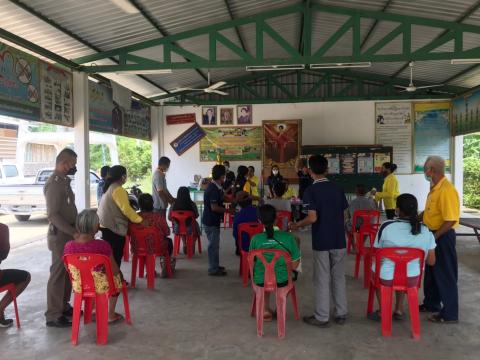 เยียวยาเบื้องต้นผู้ประสบภัยโควิด ทั้ง 14 หมู่บ้าน