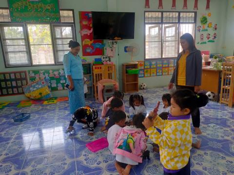 ออกตรวจเยี่ยมศูนย์พัฒนาเด็กเล็กองค์การบริหารส่วนตำบลนางรอง