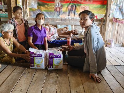 ออกม้อบผ้าอ้อมผู้ใหญ่ให้กับผู้ป่วยที่มีภาวะพึ่งพิง ในเขตพื้นที่องค์การบริหารส่วนตำบลนางรอง