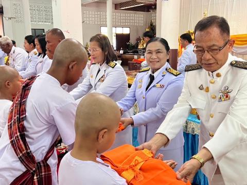 ร่วมพิธีบรรพชาสามเณร จำนวน 73 รูป ตามโครงการบรรพชาสามเณรฤดูร้อน เฉลิมพระเกีียรติพระบาทสมเด็จพระเจ้าอยู่หัว