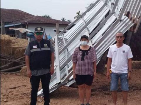 ออกตรวจสอบความเสียหายจากเหตุวาตภัยในพื้นที่บ้านแพงพวย หมู่ที่9