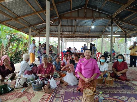 ร่วมทำบุญตักบาตรตาปู่กลางบ้านหนองตาโรง หมู่ 10