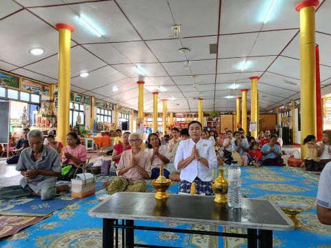 ร่วมทำบุญตักบาตร และถวายภัตตาหารเช้า ฟังธรรมเทศนาเนื่องในวันวิสาขบูชา ณ วัดสามัคคีราษฏร์บำรุง