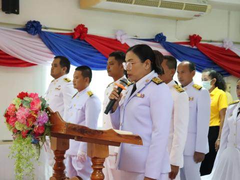 ประธานในพิธีรับพระราชทานพระบรมฉายาลักษณ์ พระบาทสมเด็จพระเจ้าอยู่หัว และสมเด็จพระนางเจ้าฯ พระบรมราชินี ณ ห้องประชุมชั้น 2 องค์การบริหารส่วนตำบลนางรอง