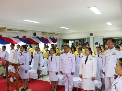 ประธานในพิธีรับพระราชทานพระบรมฉายาลักษณ์ พระบาทสมเด็จพระเจ้าอยู่หัว และสมเด็จพระนางเจ้าฯ พระบรมราชินี ณ ห้องประชุมชั้น 2 องค์การบริหารส่วนตำบลนางรอง