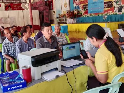 กองคลังได้ออกดำเนินการจัดเก็บภาษีที่ดินและสิ่งปลูกสร้าง บ้านหนองตาเข้ม หมู่ที่ 11