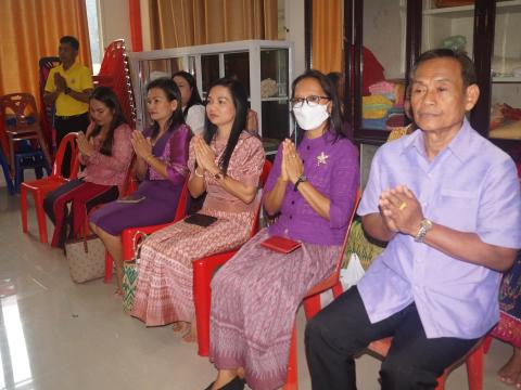 มอบโล่และใบประกาศนียบัตรให้กับคณะสงฆ์อำเภอนางรองที่ได้มอบเครื่องปรับอากาศพร้อมติดตั้งให้แก่ศูนย์เด็กเล็กองค์การบริหารส่วนตำบลนางรอง