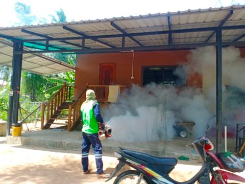 ออกดำเนินโครงการป้องกันและควบคุมโรคไข้เลือดออก ประจำปีงบประมาณ พ.ศ. 2567 ณ บ้านบัวตารุ้ง หมู่ที่ 6 โดยมีผู้นำหมู่บ้าน และ อาสาสมัครสาธารณสุขประจำหมู่บ้าน (อสม.) และโรงพยาบาลนางรอง ร่วมดำเนินโครงการ