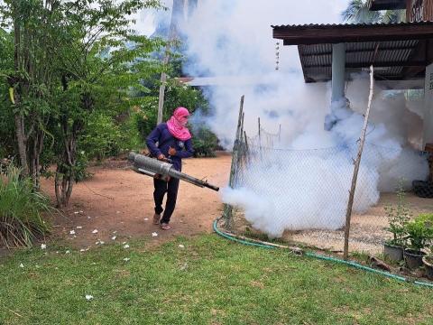 ออกดำเนินโครงการป้องกันและควบคุมโรคไข้เลือดออก ประจำปีงบประมาณ พ.ศ 2567 ณ บ้านหนองตาโรง หมู่ที่ 10 โดยมีผู้นำหมู่บ้าน และ อาสาสมัครสาธารณสุขประจำหมู่บ้าน (อสม.) และโรงพยาบาลนางรอง ร่วมดำเนินโครงการ