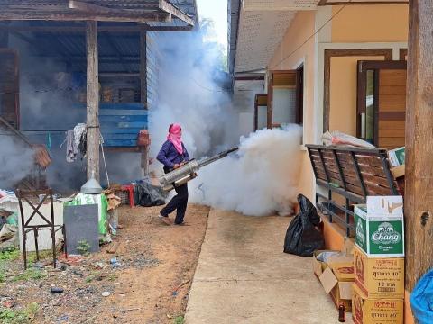 ออกดำเนินโครงการป้องกันและควบคุมโรคไข้เลือดออก ประจำปีงบประมาณ พ.ศ 2567 ณ บ้านหนองตาโรง หมู่ที่ 10 โดยมีผู้นำหมู่บ้าน และ อาสาสมัครสาธารณสุขประจำหมู่บ้าน (อสม.) และโรงพยาบาลนางรอง ร่วมดำเนินโครงการ