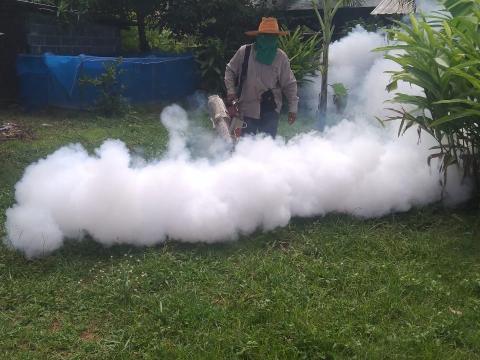 ออกดำเนินโครงการป้องกันและควบคุมโรคไข้เลือดออก ประจำปีงบประมาณ พ.ศ. 2547 ณ บ้านตากแดดหมู่ที่ 8 โดยมีผู้นำหมู่บ้าน และ อาสาสมัครสาธารณสุขประจำหมู่บ้าน (อสม.) และโรงพยาบาลนางรอง ร่วมดำเนินโครงการ