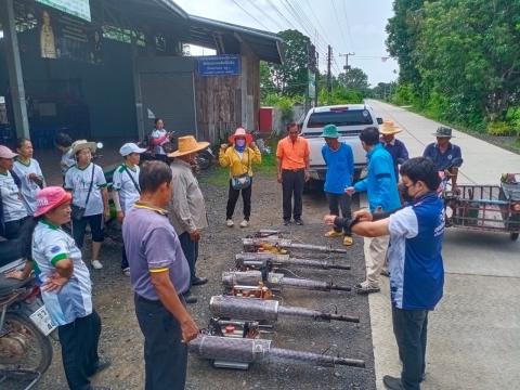 ออกดำเนินโครงการป้องกันและควบคุมโรคไข้เลือดออก ประจำปีงบประมาณ พ.ศ. 2547 ณ บ้านตากแดดหมู่ที่ 8 โดยมีผู้นำหมู่บ้าน และ อาสาสมัครสาธารณสุขประจำหมู่บ้าน (อสม.) และโรงพยาบาลนางรอง ร่วมดำเนินโครงการ