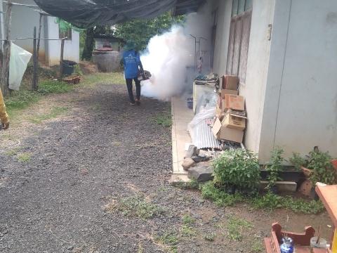 ออกดำเนินโครงการป้องกันและควบคุมโรคไข้เลือดออก ประจำปีงบประมาณ พ.ศ. 2547 ณ บ้านตากแดดหมู่ที่ 8 โดยมีผู้นำหมู่บ้าน และ อาสาสมัครสาธารณสุขประจำหมู่บ้าน (อสม.) และโรงพยาบาลนางรอง ร่วมดำเนินโครงการ