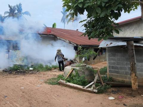 ออกดำเนินการพ่นหมอกควันกำจัดยุงลาย ตามมาตรการ 0 3 7