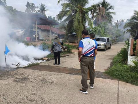 ออกดำเนินการพ่นหมอกควันกำจัดยุงลาย ตามมาตรการ 0 3 7
