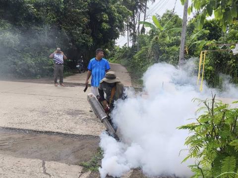 ออกดำเนินการพ่นหมอกควันกำจัดยุงลาย ตามมาตรการ 0 3 7