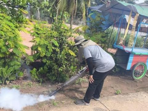 ออกดำเนินการพ่นหมอกควันกำจัดยุงลาย ตามมาตรการ 0 3 7