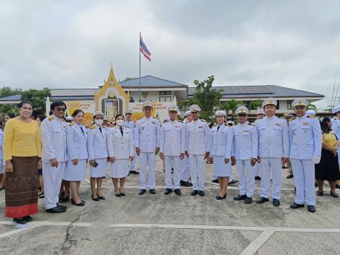 ร่วมพิธีทำบุญตักบาตรถวายเป็นพระราชกุศลแด่พระบาทสมเด็จพระบรมชนกาธิเบศร มหาภูมิพล อดุลยเดชมหาราช บรมนาถบพิตร