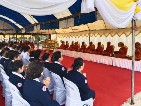 ร่วมพิธีทำบุญตักบาตรถวายเป็นพระราชกุศลแด่พระบาทสมเด็จพระบรมชนกาธิเบศร มหาภูมิพล อดุลยเดชมหาราช บรมนาถบพิตร