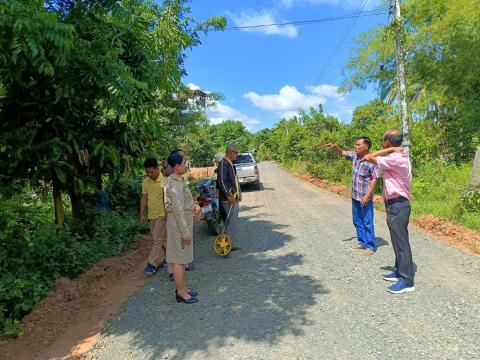 ลงพื้นที่ติดตามโครงการหินคลุกพร้อมบดทับ ณ บ้านหนองงิ้ว หมู่ที่ 13 และ บ้านหนองไทร หมู่ที่ 12