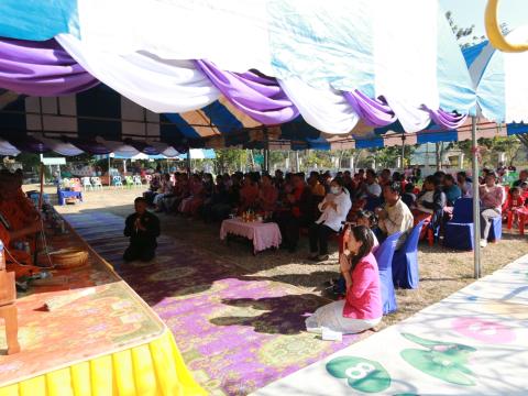 กิจกรรมตักบาตรข้าวสารอาหารแห้ง เนื่องในโอกาสวันขึ้นปีใหม่ พุทธศักราช 2568