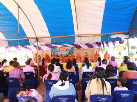 กิจกรรมตักบาตรข้าวสารอาหารแห้ง เนื่องในโอกาสวันขึ้นปีใหม่ พุทธศักราช 2568