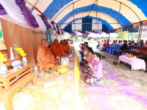 กิจกรรมตักบาตรข้าวสารอาหารแห้ง เนื่องในโอกาสวันขึ้นปีใหม่ พุทธศักราช 2568