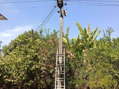 ซ่อมบำรุงโคมไฟฟ้าสาธารณะหมู่บ้าน