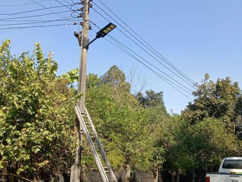 ซ่อมบำรุงโคมไฟฟ้าสาธารณะหมู่บ้าน