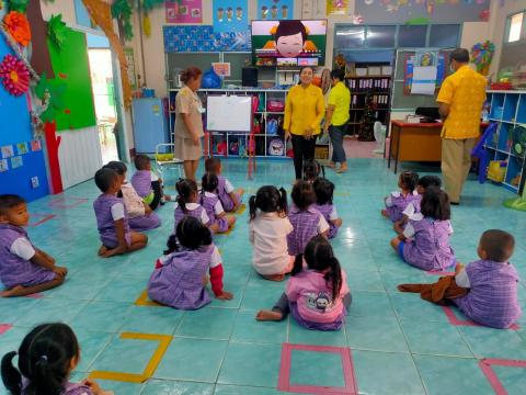 ลงพื้นที่ตรวจเยี่ยมและชมแปลงผักหนูน้อย