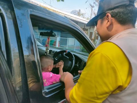 โครงการขับขี่ปลอดภัยสวมหมวกนิรภัยและป้องกันเด็กติดในรถ