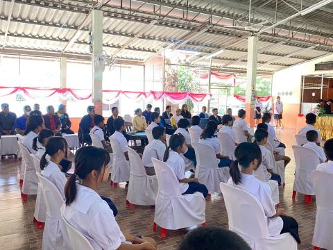 ร่วมพิธีเปิดโครงการอบรมเยาวชนกลุ่มเสี่ยง กลุ่มเปราะปางรู้เท่าทันยาเสพติดระหว่าง ให้เด็กและเยาวชนโรงเรียนบ้านแพงพวย (สังฆคุรุราษฎร์บำรุง)