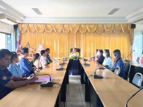 ช่วยเหลือผู้ประสบภัยและมอบเงินช่วยเหลือผู้ประสบภัย