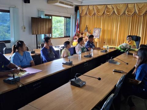 ช่วยเหลือผู้ประสบภัยและมอบเงินช่วยเหลือผู้ประสบภัย