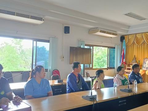 ช่วยเหลือผู้ประสบภัยและมอบเงินช่วยเหลือผู้ประสบภัย