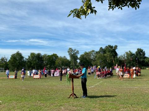 ร่วมพิธีเปิดการแข่งขันกีฬาสีโรงเรียนบ้านแพงพวย