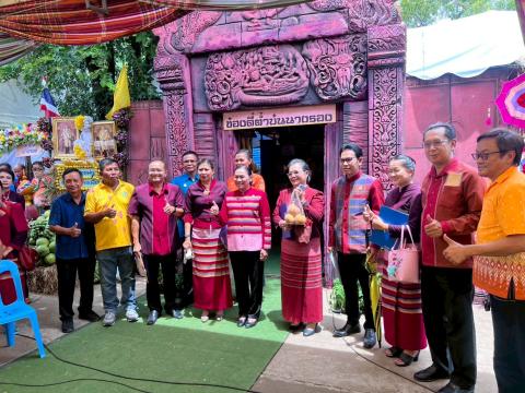 พิธีเปิดงานหนึ่งอำเภอหนึ่งงานประเพณี “เทศกาลกินขาหมูรสดี มะพร้าวเผาหมูสี ข้าวเม่ามากมี ของดีเมืองนางรอง” ประจำปี 2568